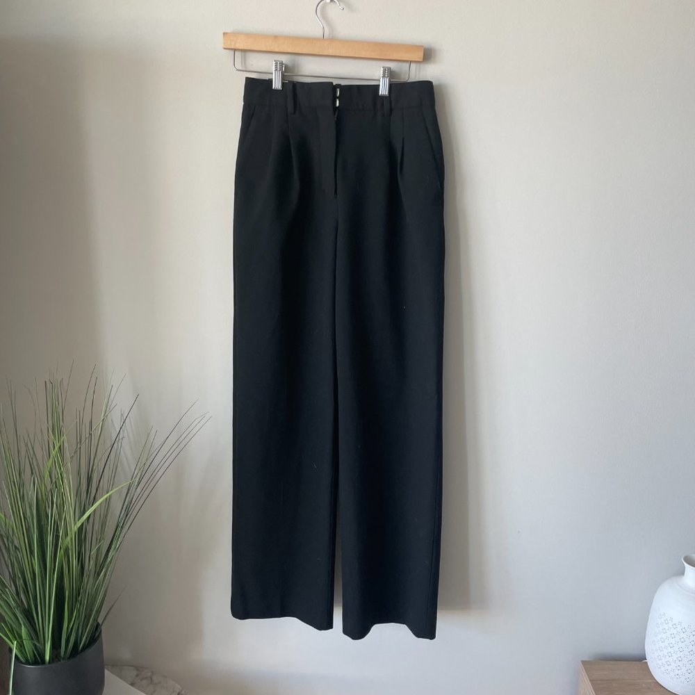 Aritzia Effortless Pants Size 4 Black